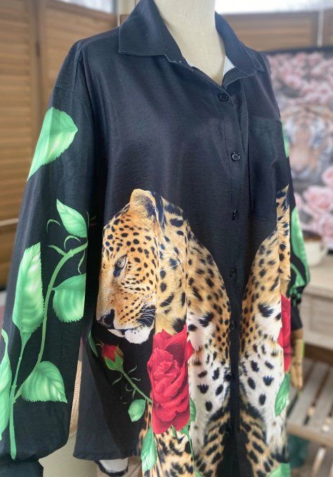 Chemise longue ample noire Tigre Majestueux à la rose rouge du 42 au 52  