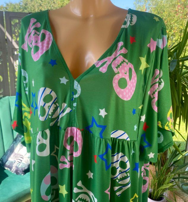 Robe trapèze courte verte Mexican Skulls  & étoiles multicolores du 40 au 52 