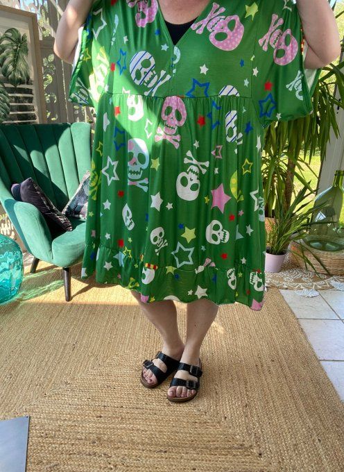 Robe trapèze courte verte Mexican Skulls  & étoiles multicolores du 40 au 52 