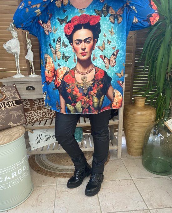 Top ample col v bleu Frida Kahlo & les Papillons du 40 au 50/52  