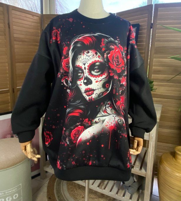 Sweat ample noir molletonné Tattoo Skulls Girl du 40 au 48/50