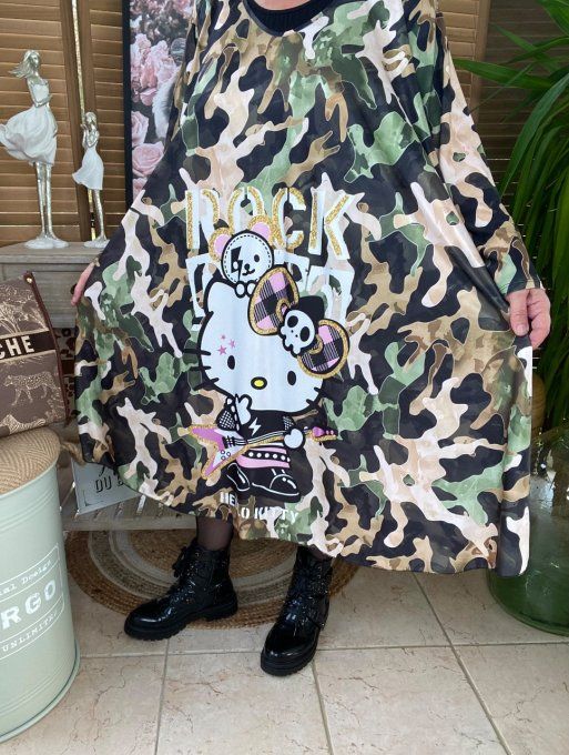 Robe trapèze mi-longue satinée mat camouflage Hello Kitty du 44 au 56/58