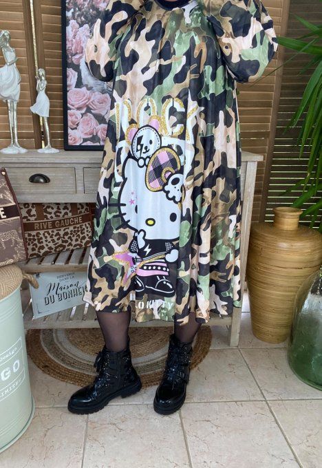 Robe trapèze mi-longue satinée mat camouflage Hello Kitty du 44 au 56/58