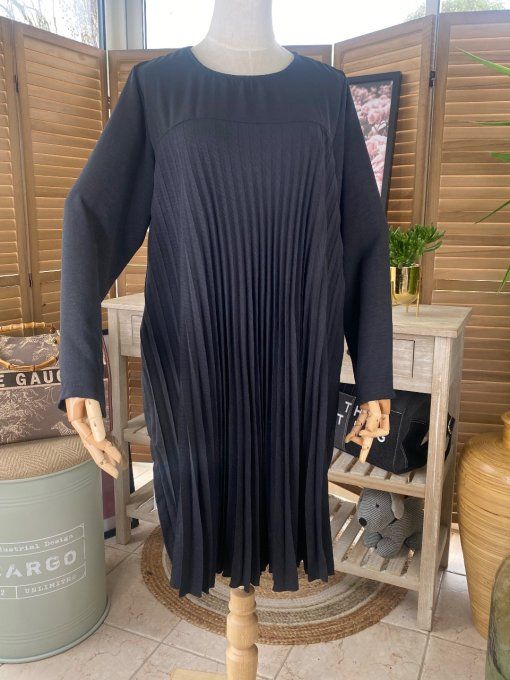 Robe ample plissée manches longues noire du 38 au 48