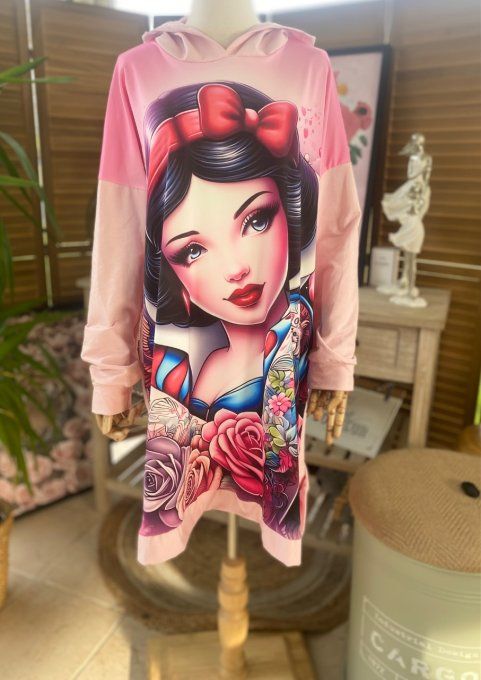 Top à capuche long ou robe courte rose Blanche-Neige Tattoo Girl du 40 au 52