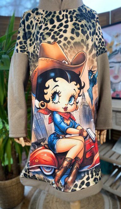 Sweat à capuche long ou robe sweat taupe Léopard Betty Boop country du 40 au 52 