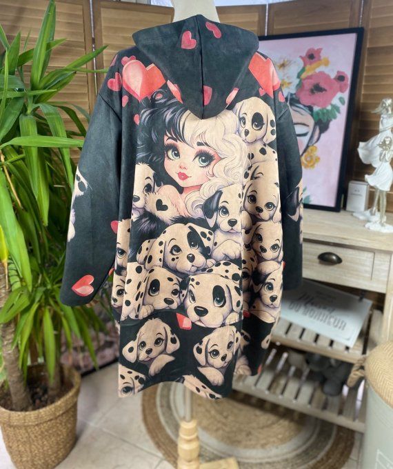 Manteau à capuche suédine noire Cruella et les dalmatiens du 42 au 52 et même +