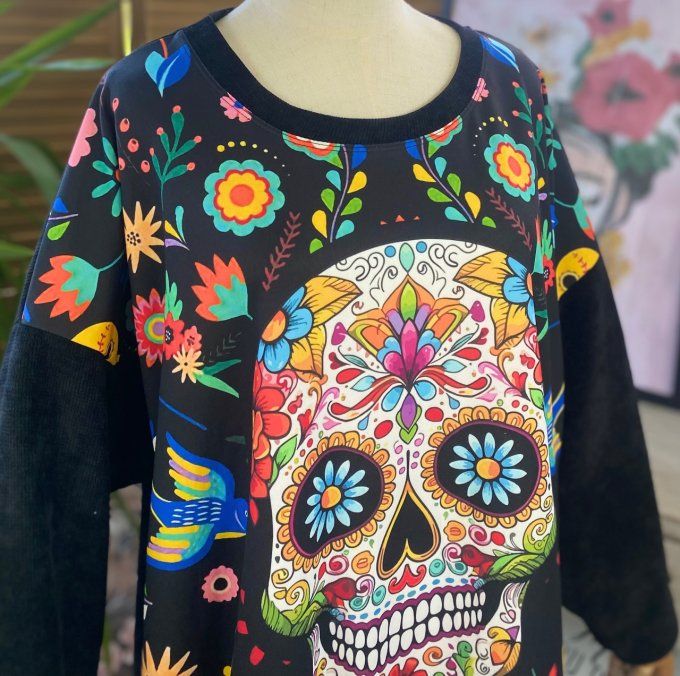 Sweat manches longues satiné et velours noir fleurs Mexican Skulls Calavera du 40 au 50 