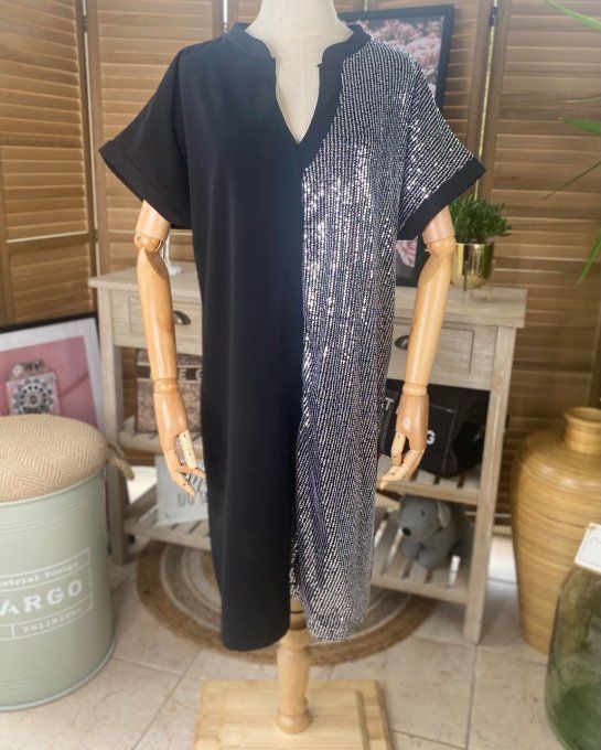 Robe ample noire  et sequins argentés manches courtes  du 40 au 48