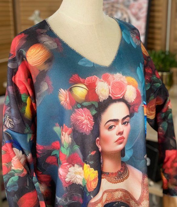 Pull fin ample molletonné noir grisé Frida Kahlo et l'oiseau du 36 au 46 