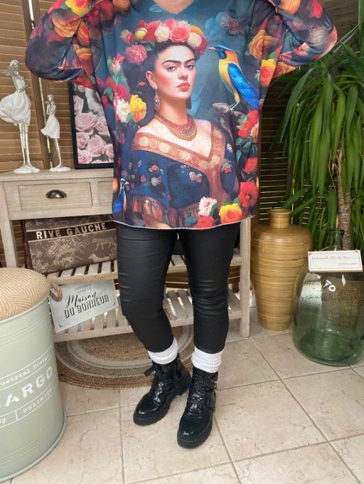 Pull fin ample molletonné noir grisé Frida Kahlo et l'oiseau du 36 au 46 