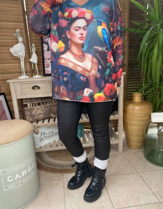 Pull fin ample molletonné noir grisé Frida Kahlo et l'oiseau du 36 au 46 