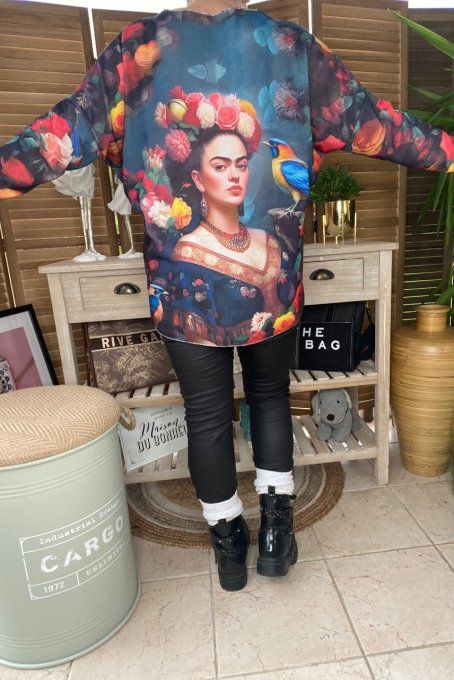 Pull fin ample molletonné noir grisé Frida Kahlo et l'oiseau du 36 au 46 