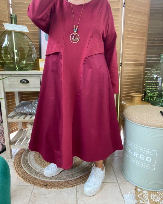 Robe trapèze longue asymétrique  bordeaux lie de vin  + collier du 38 au 46/48