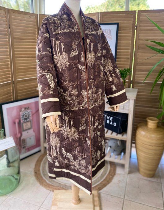 Manteau long matelassé satiné mat chocolat  Toile de Jouy Jungle du 38 au 48  