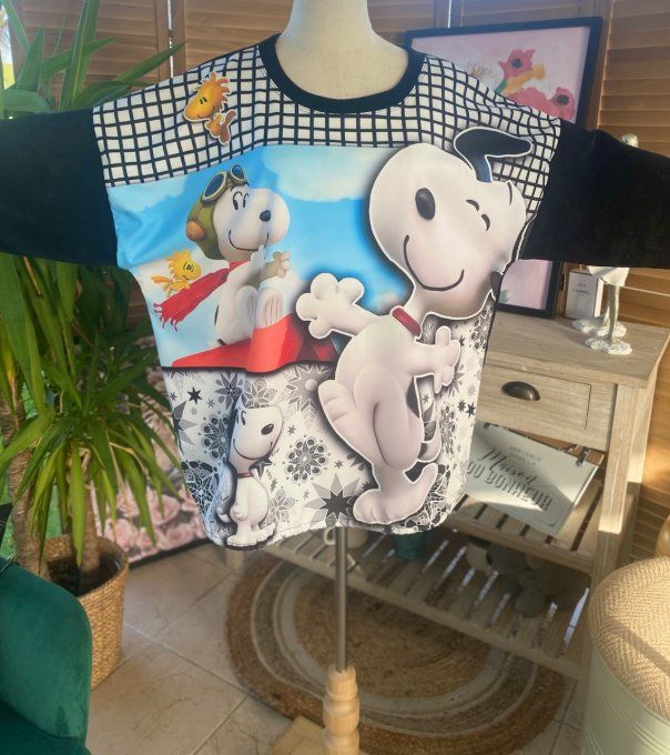 Sweat manches longues satiné et velours noir Snoopy. Aventure du 40 au 50