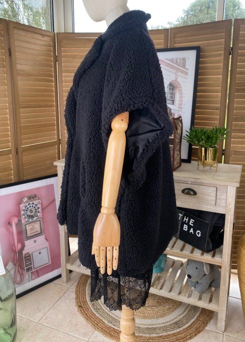 Veste façon poncho oversize moumoute noire douceur ++++ du 40 au 52/54 et +