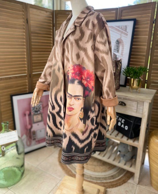 Veste longue suédine beige zébrée Frida Kahlo aux fleurs du 42 au 52 et même +  