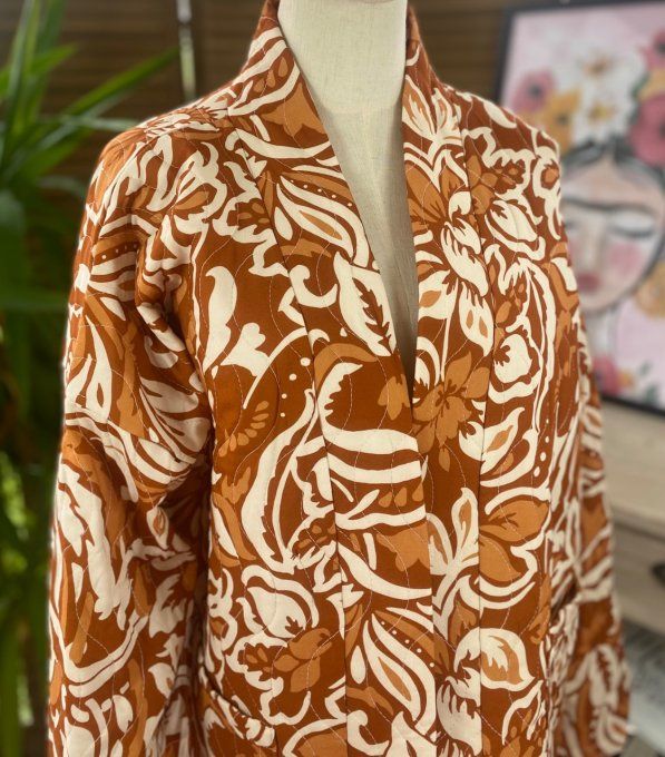 Veste matelassée coton orangé Fleurs exotiques du 38 au 48 et même +